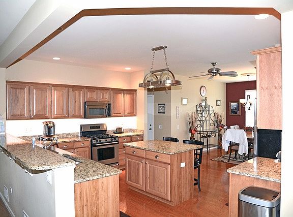 3rd image of 13261 Stratford Ln