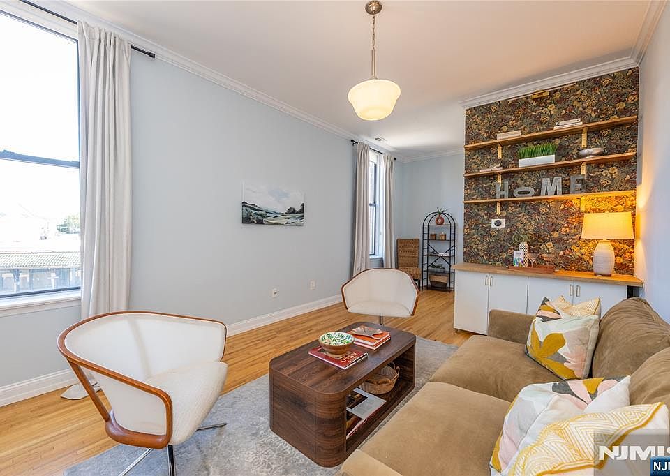 1st image of 295 Bloomfield Avenue #C0007
