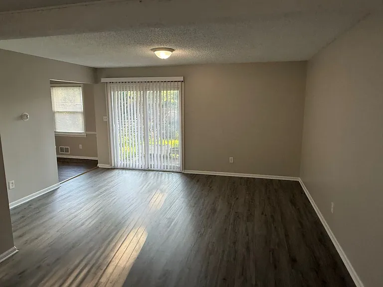 403 Hawthorne Court — Photo 2