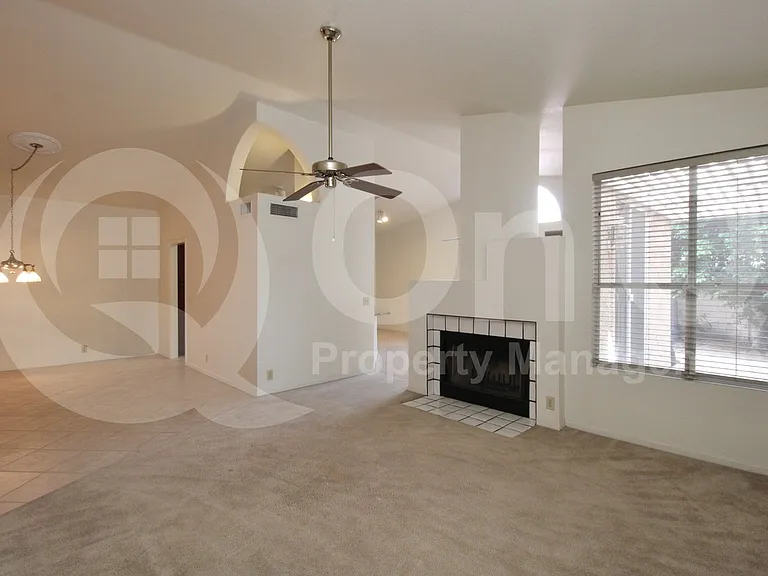 315 W Marconi Ave — Photo 10
