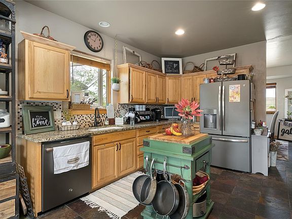 2nd image of 313 Honeysuckle Dr