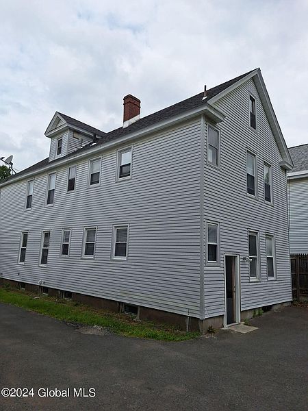 3rd image of 121 Winthrop Avenue