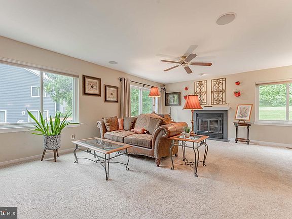 5th image of 301 S Point Dr