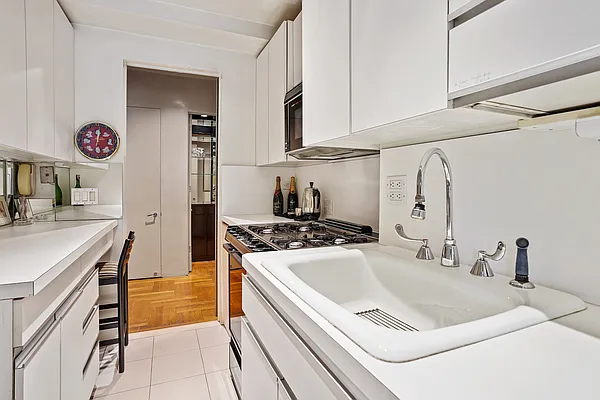 Sold by R New York | media 18