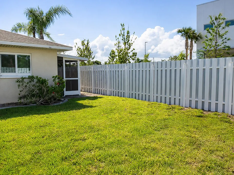1623 SW Santa Barbara Pl