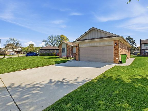 3rd image of 46346 Hollowoode Ln