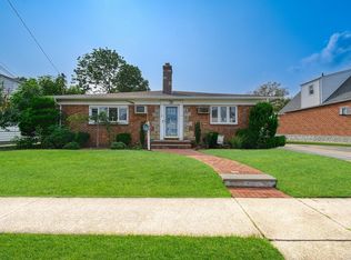 515 S 12th St, New Hyde Park, NY 11040
