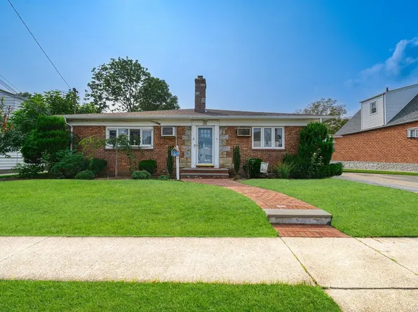 515 S 12th Street, New Hyde Park, NY 11040