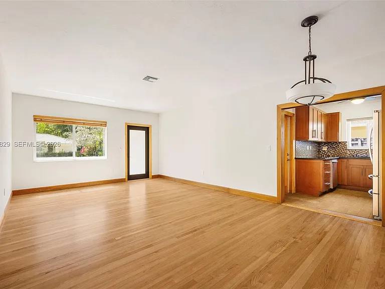 2431 Overbrook St — Photo 3