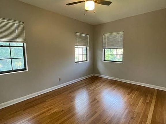 3rd image of 3118 Belden Cir