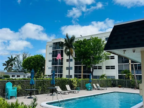 220 SW 9th Ave APT 117, Hallandale, FL 33009
