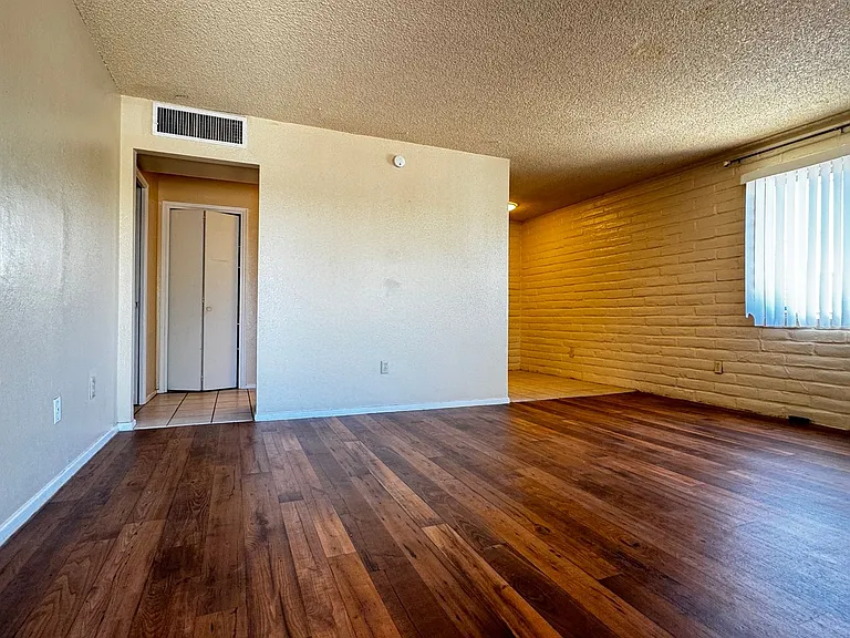 MonteVista3409-3429 — Photo 2