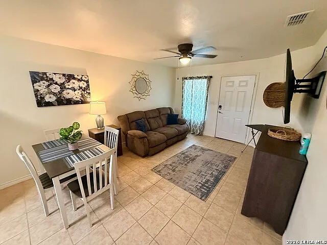2 bed, 2.0 bath, 880 sqft, $1,500 — Photo 2