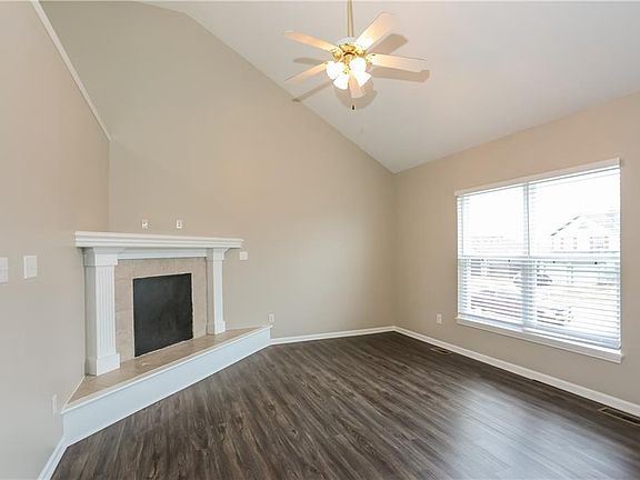 3rd image of 502 Sunny Ln
