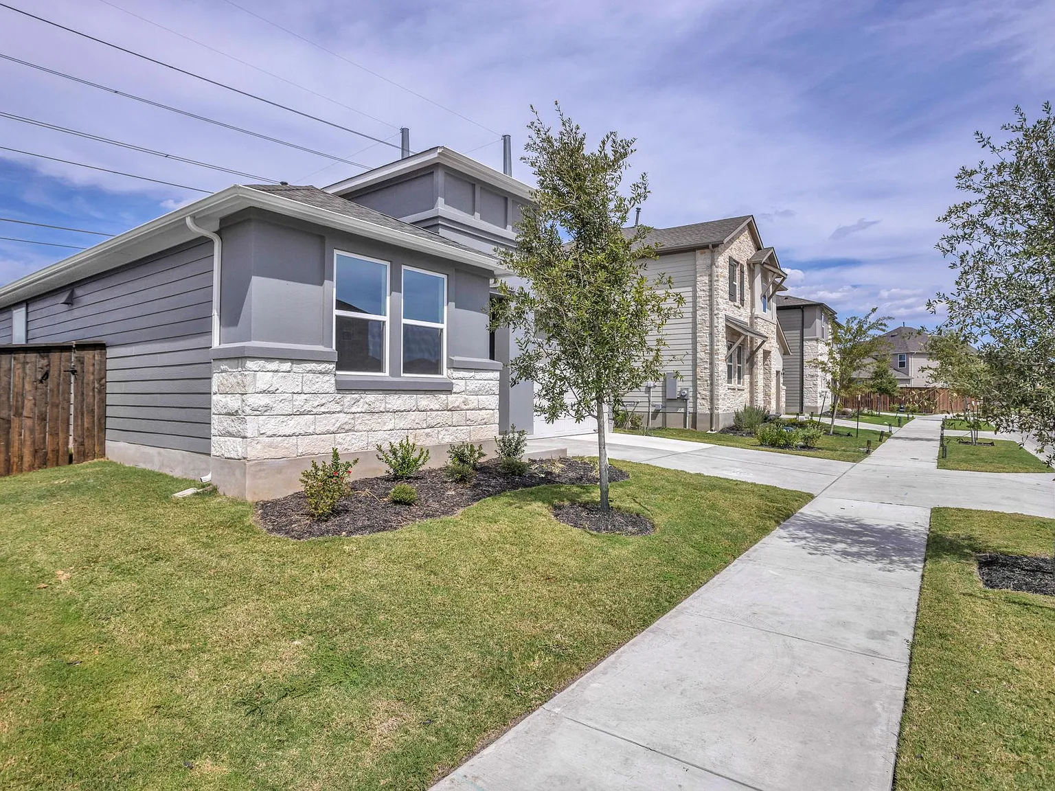 4 bed, 2.5 bath, 2253 sqft, $2,395 — Photo 3