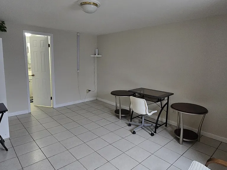 35 Universal Ave — Photo 23