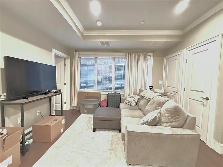 371 Main St #7 — Photo 2