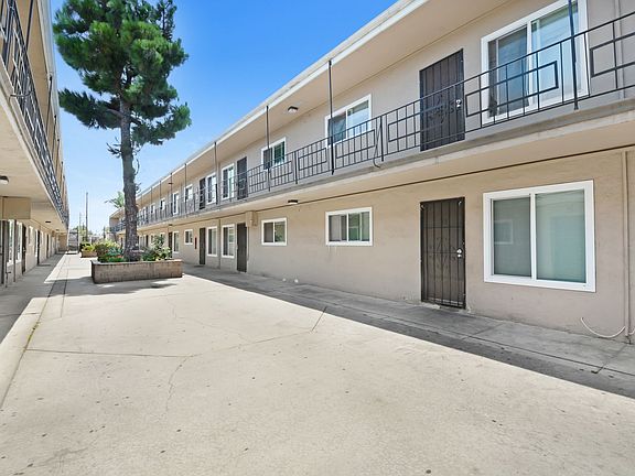 2nd image of 1253 S Greenwood Ave #8