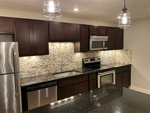 3rd image of 1975 Wilson Ave #9