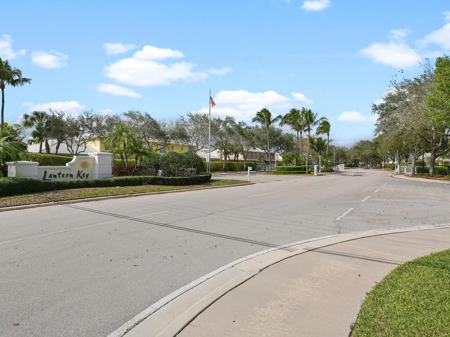 3 bed, 2.0 bath, 1645 sqft, $3,200 — Photo 4