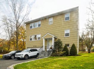 100 E Sunnyside Ln, Irvington, NY 10533