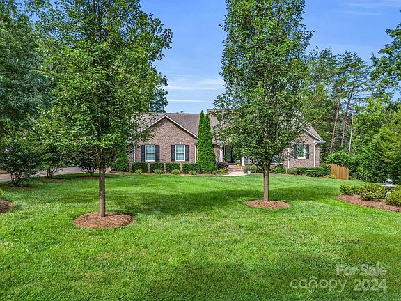 2nd image of 1555 Oaklin Ln