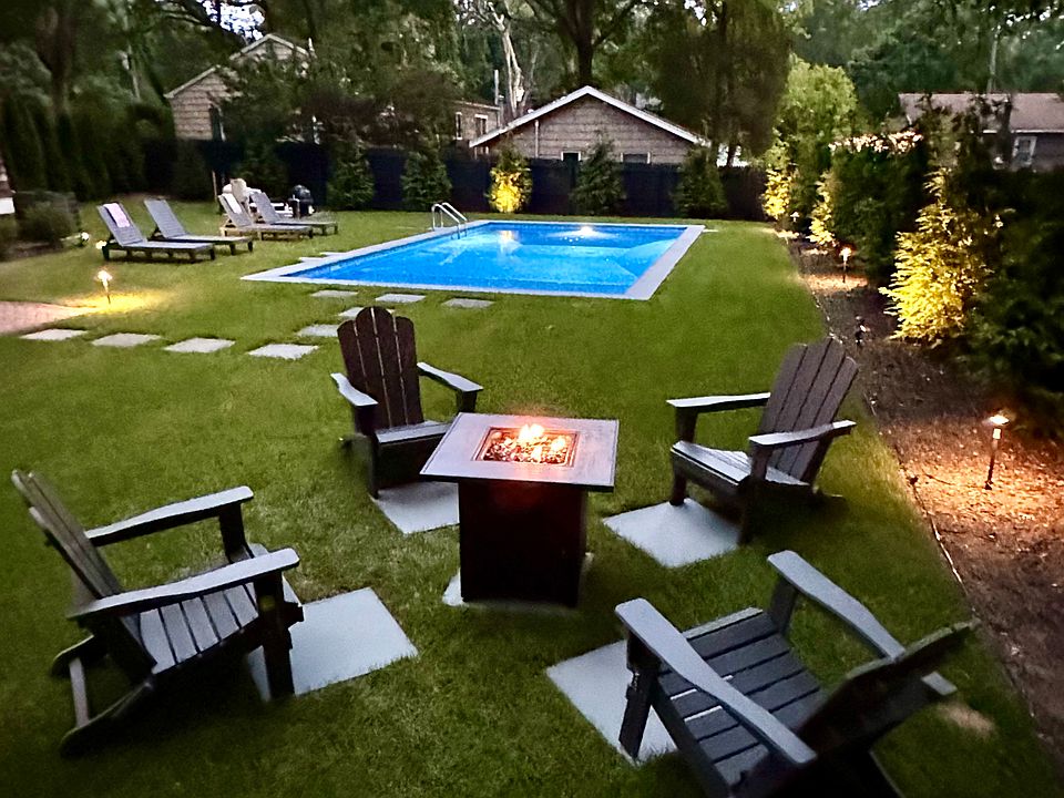 1st image of 1461 Noyack Rd