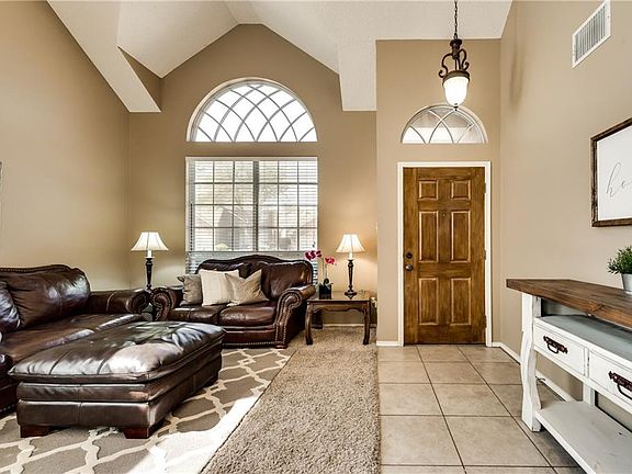 2nd image of 2200 Starleaf Pl