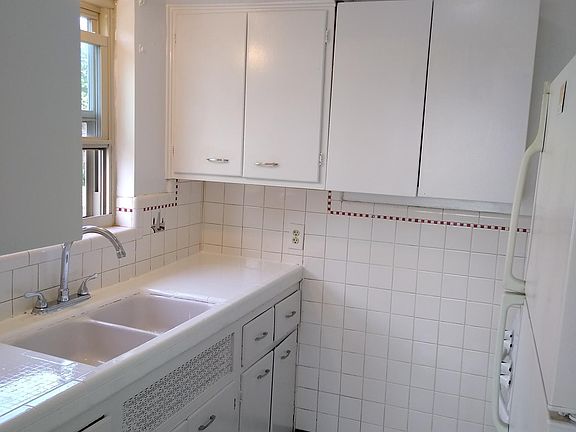 3rd image of 1730 Losantiville Ave #4