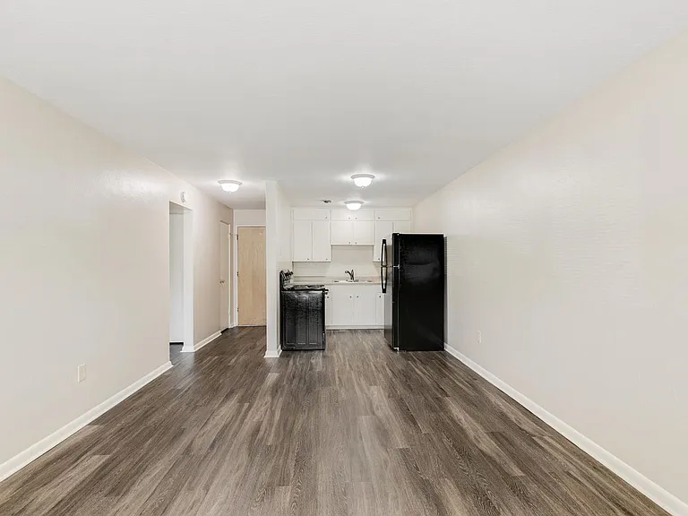Broadmoor Plaza Apartments — Photo 28