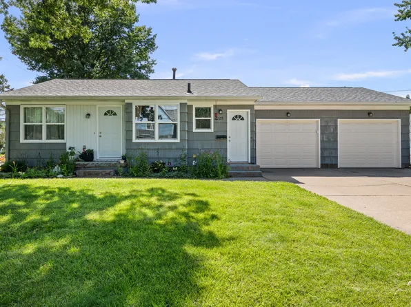 925 42nd St, Moline, IL 61265
