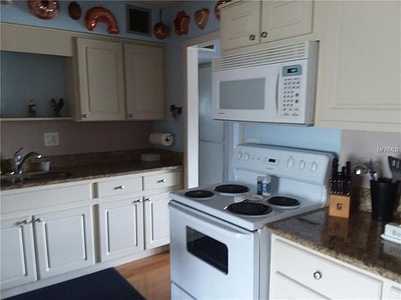 4th image of 709 Desert Hills Way