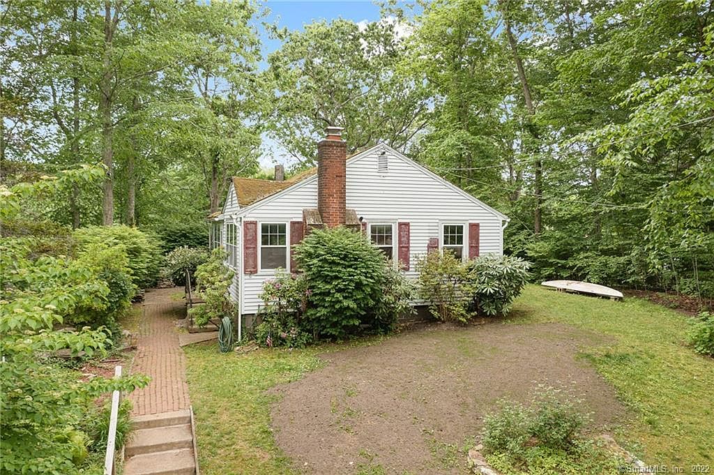 Image of Interior view of the master bedroom in 3 Overlook Drive East Haddam CT