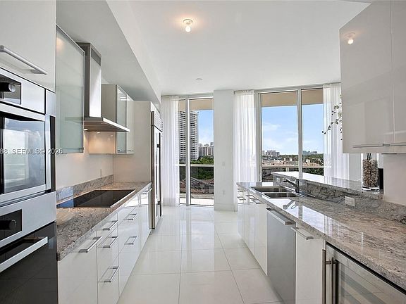 5th image of 4100 Island Blvd Unit 701