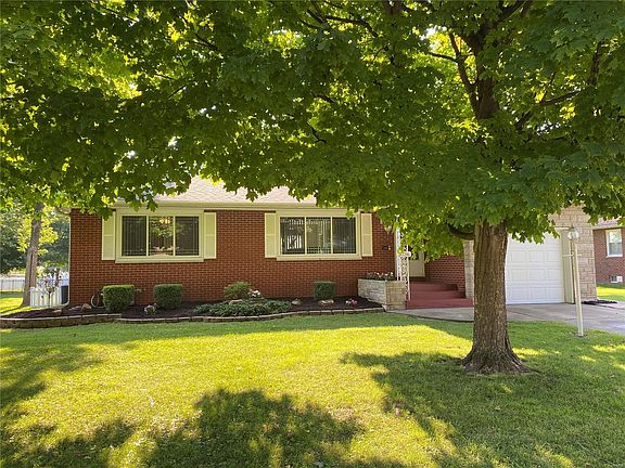 3rd image of 3736 Fairoaks Dr