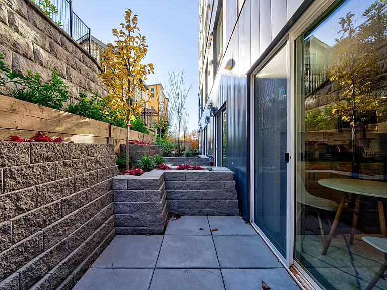 Viola Apartments — Photo 8