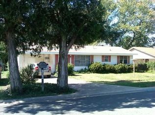 303 S Center St, Conway, AR 72034