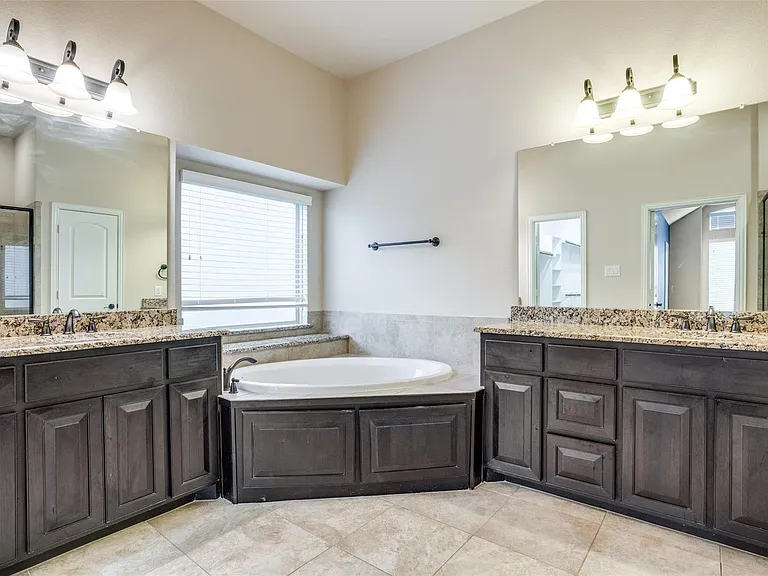 3303 Robin Trl — Photo 15