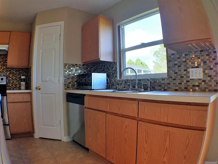 4437 Stonemeadow Dr — Photo 2