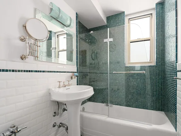 63 East 9th Street 4U image 5 of 5