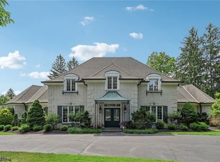 39 Pepper Creek Dr, Pepper Pike, OH 44124