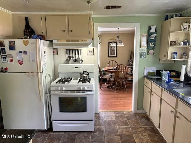 2nd image of 3536 Lawrence St