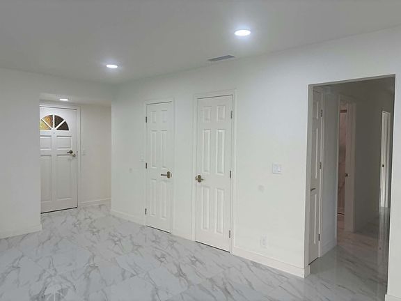 4th image of 2009 W Harvard St