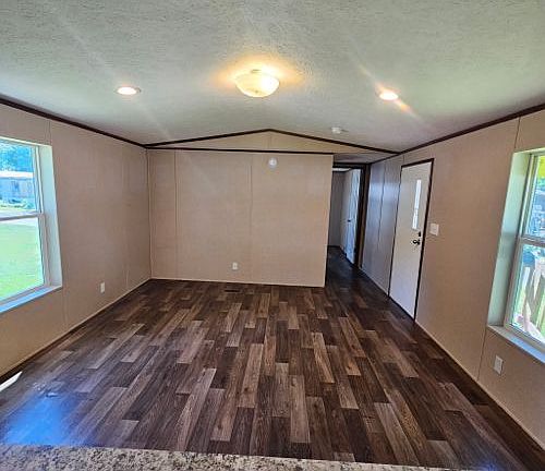 4th image of 42 Rose Ln