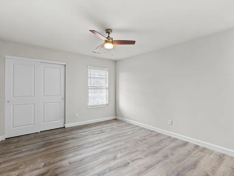 Sherman Square Apartments — Photo 15