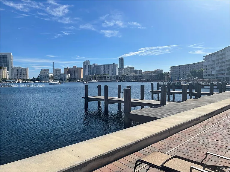 450 Golden Isles Dr #1H — Photo 7
