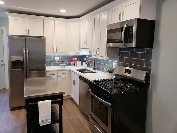 2nd image of 114 E Streamwood Blvd