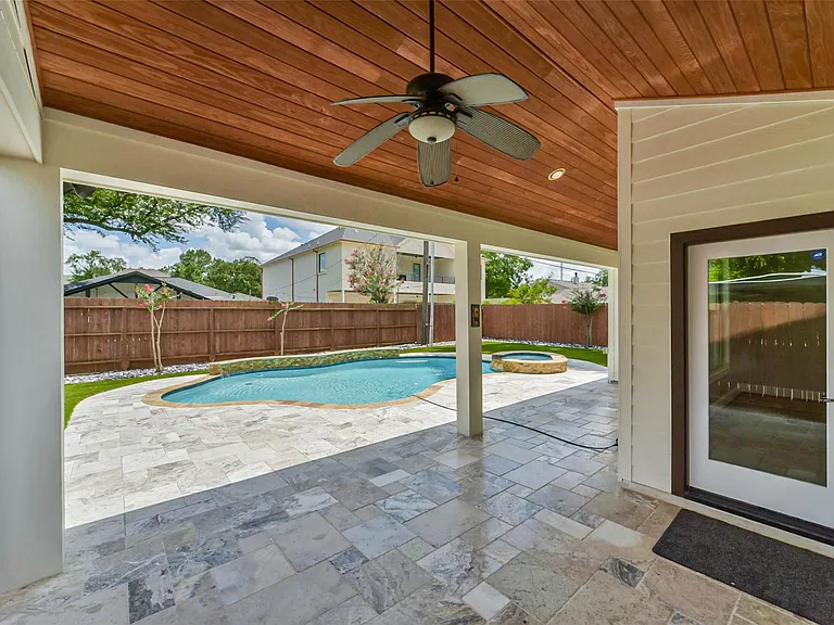1317 Chantilly Ln — Photo 45