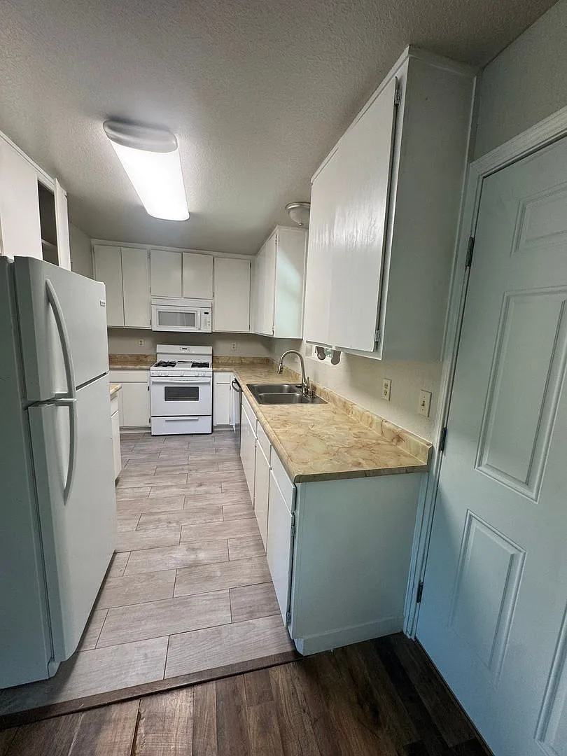 3 Bed/2 Bath Home In Redding, Ca — Photo 4