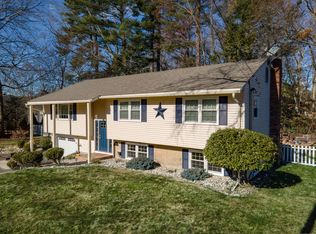 81 Oakwood St, Enfield, CT 06082